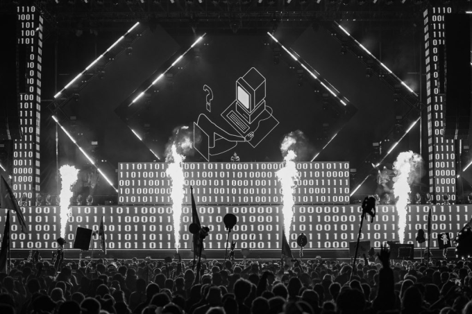 G Jones tickets